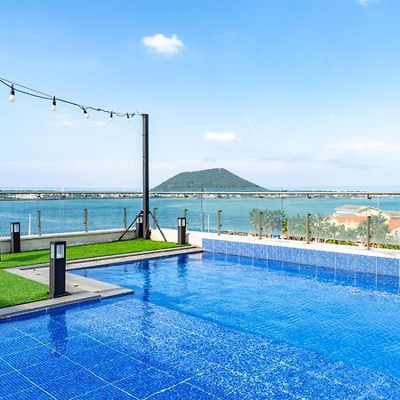 Jeju Attirance Hotel & Poolvilla Сеогвипо Екстериор снимка