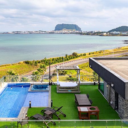 Jeju Attirance Hotel & Poolvilla Сеогвипо Екстериор снимка