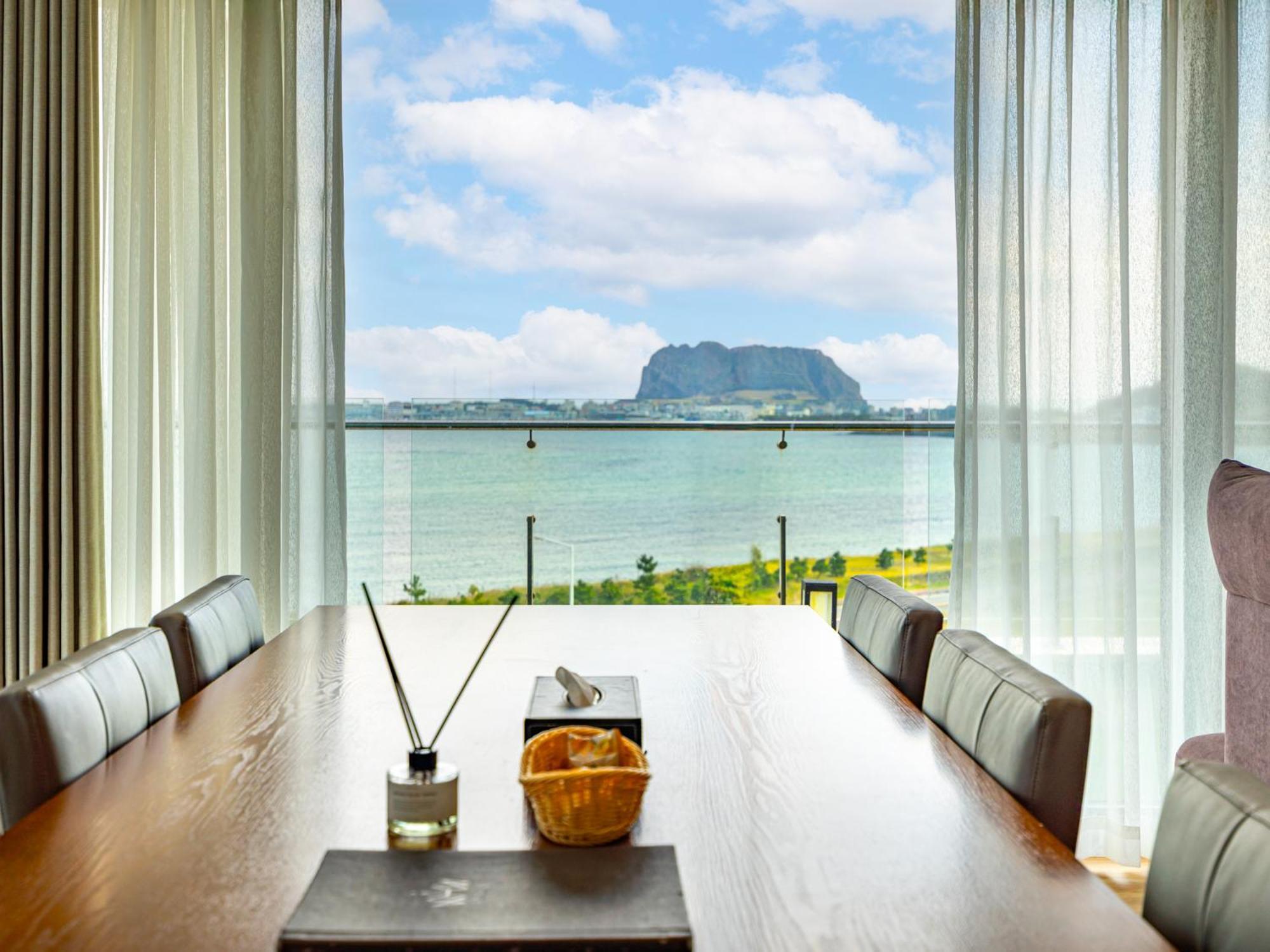 Jeju Attirance Hotel & Poolvilla Сеогвипо Екстериор снимка