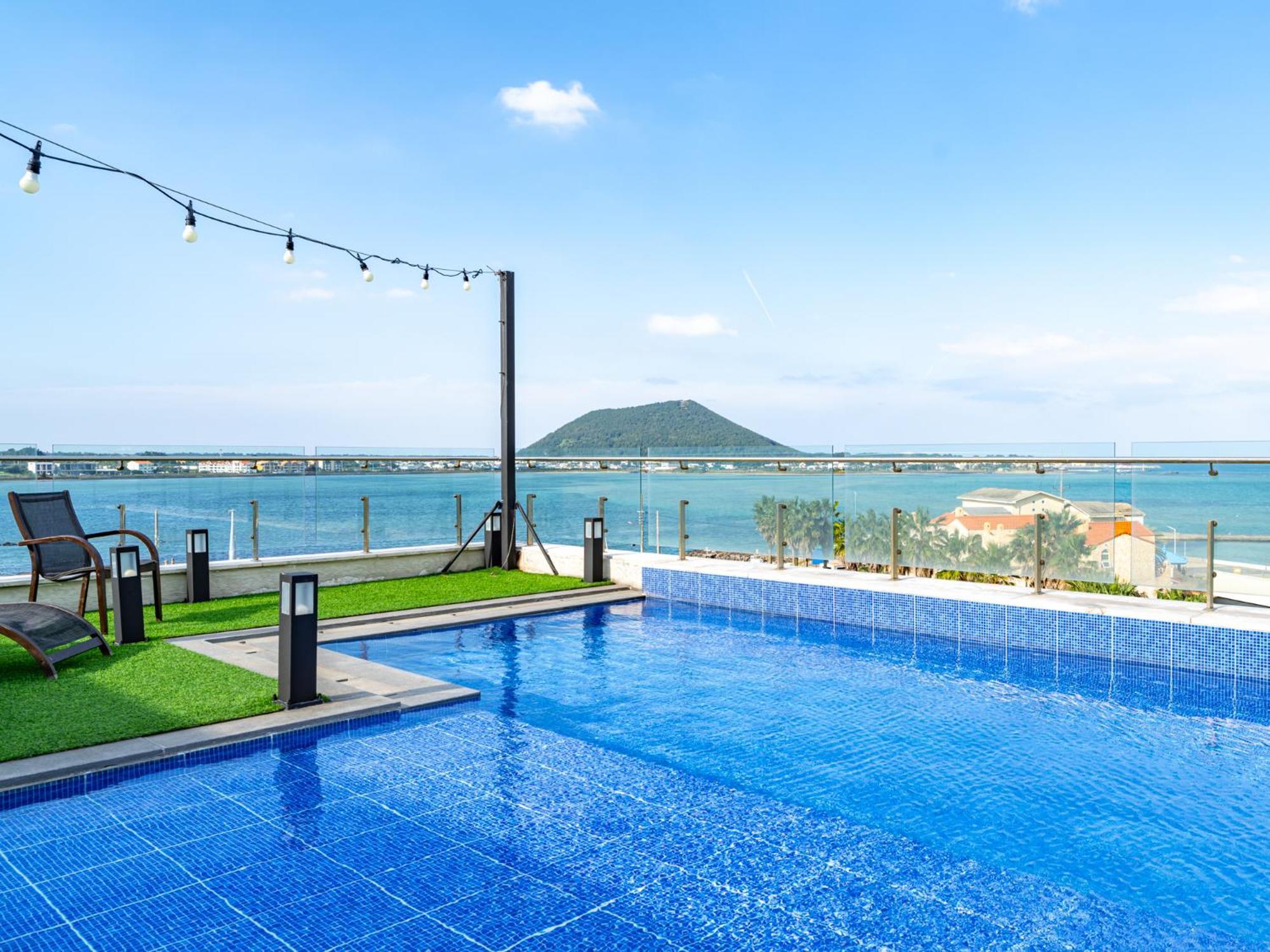 Jeju Attirance Hotel & Poolvilla Сеогвипо Екстериор снимка