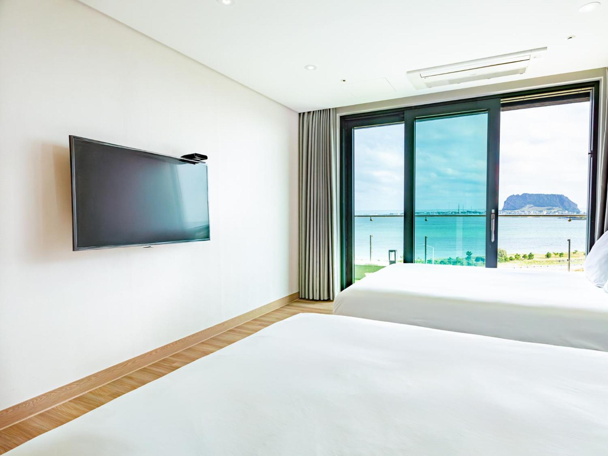 Jeju Attirance Hotel & Poolvilla Сеогвипо Екстериор снимка