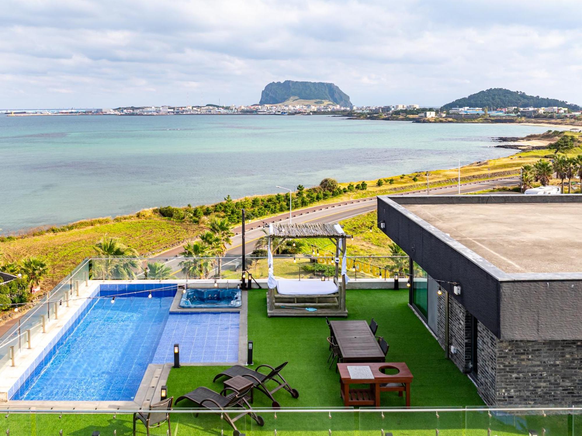 Jeju Attirance Hotel & Poolvilla Сеогвипо Екстериор снимка