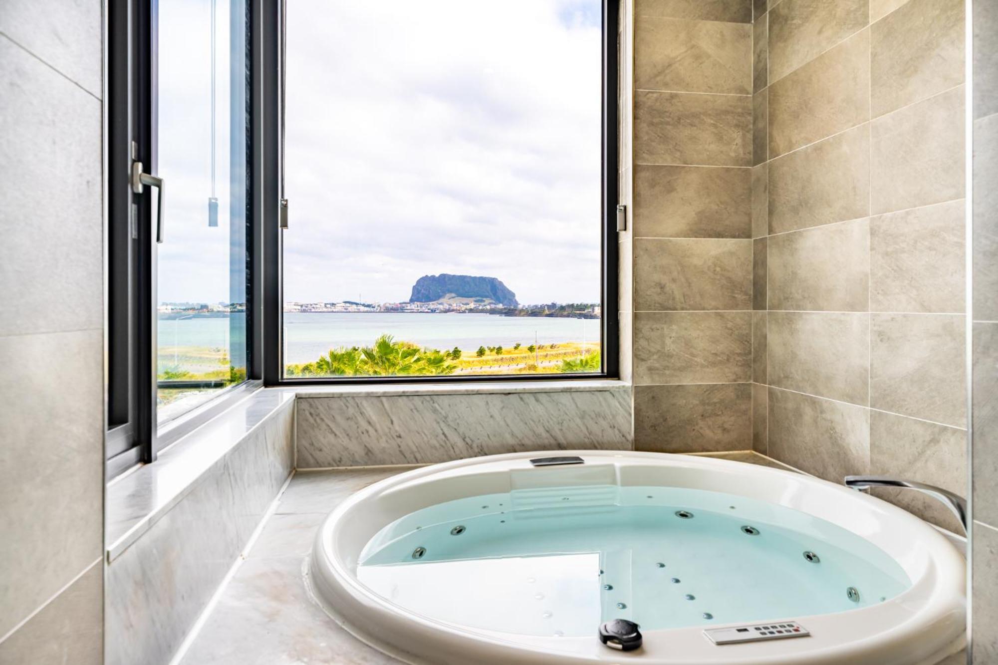 Jeju Attirance Hotel & Poolvilla Сеогвипо Екстериор снимка
