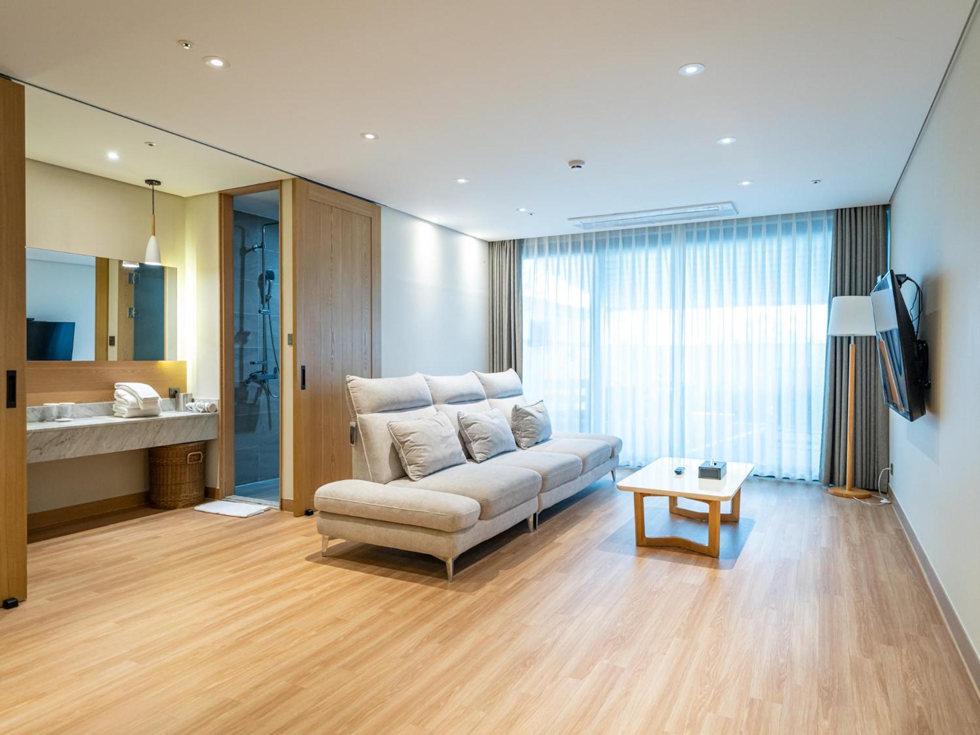Jeju Attirance Hotel & Poolvilla Сеогвипо Екстериор снимка