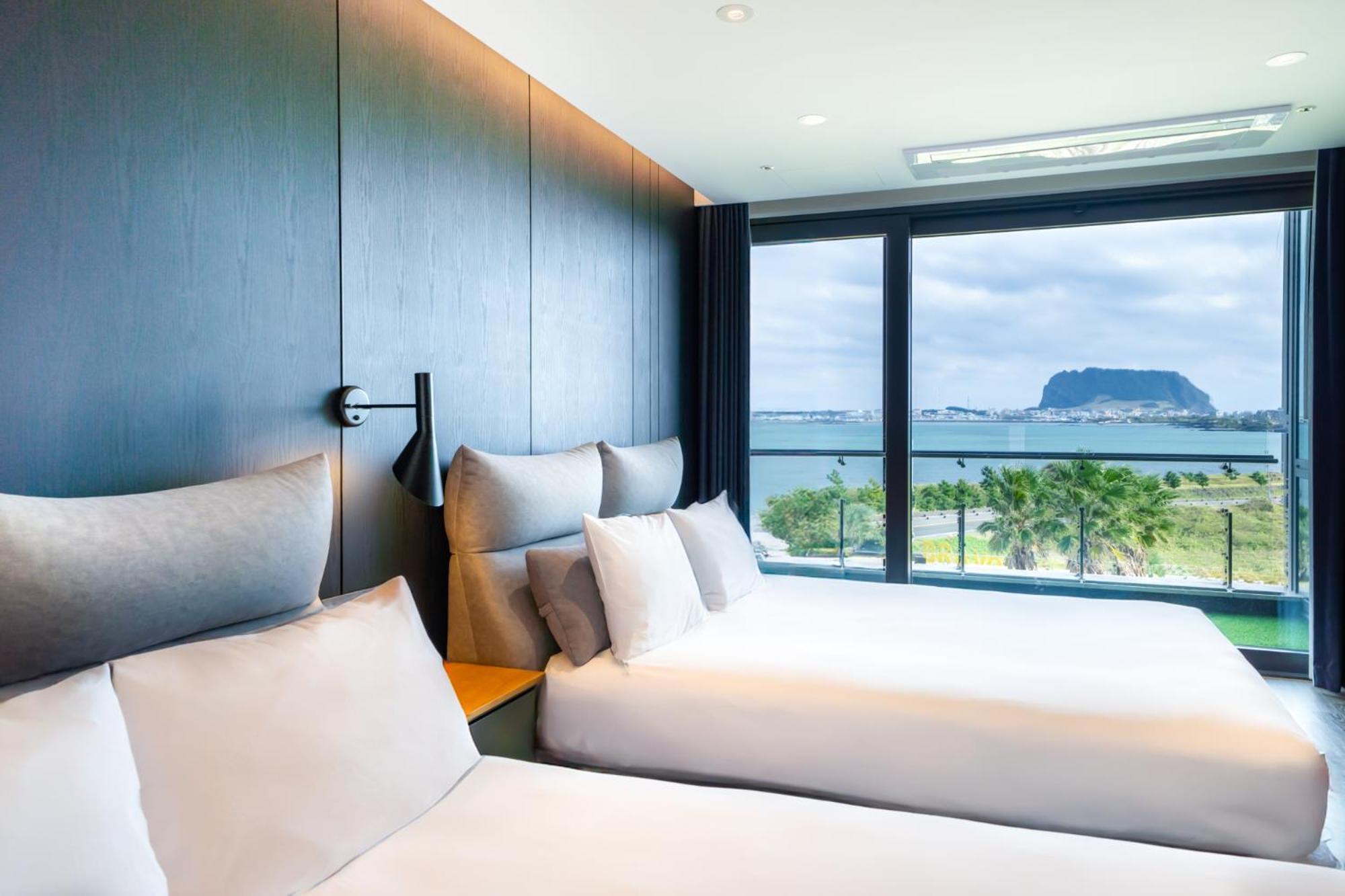 Jeju Attirance Hotel & Poolvilla Сеогвипо Екстериор снимка