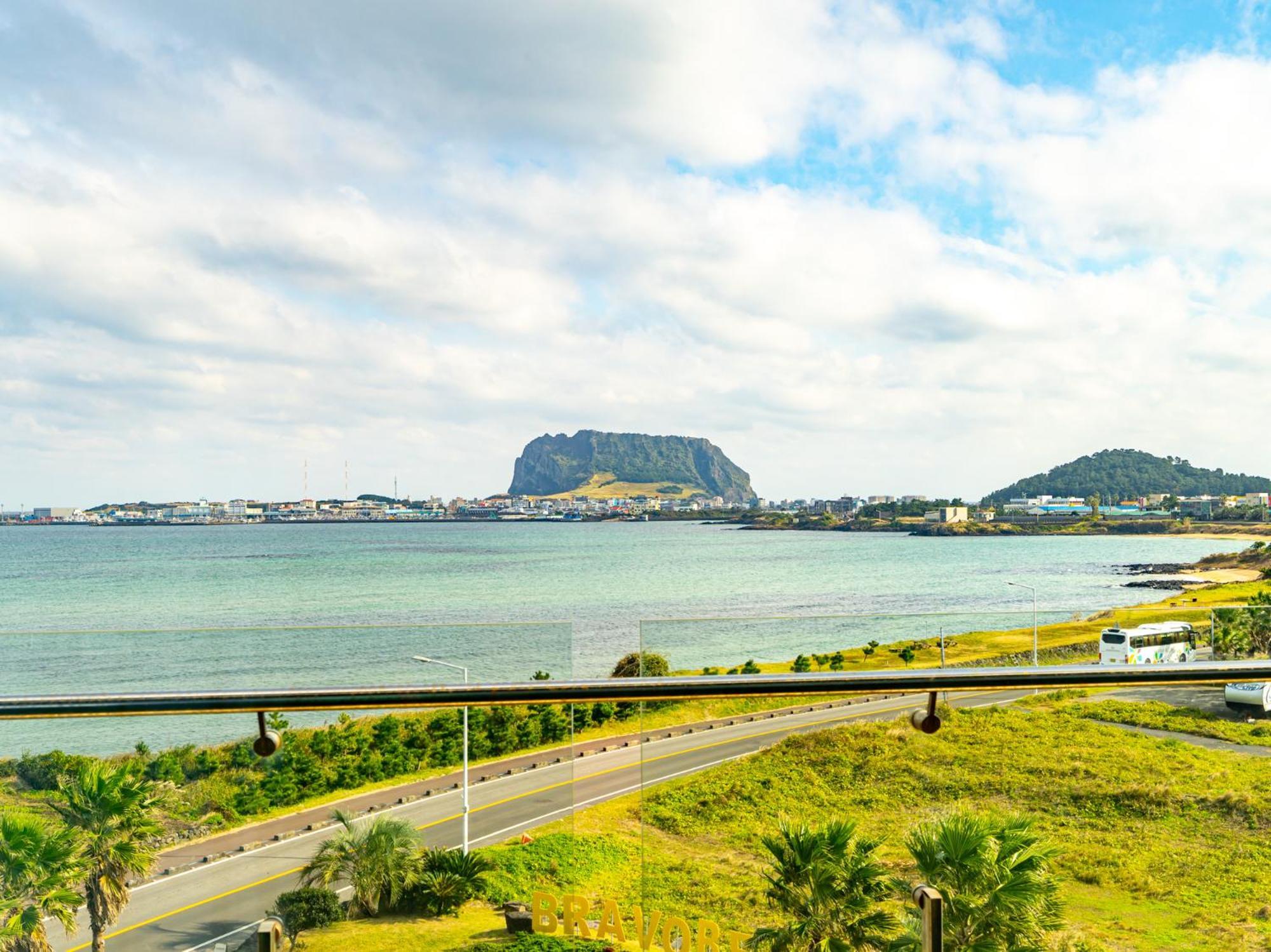 Jeju Attirance Hotel & Poolvilla Сеогвипо Екстериор снимка