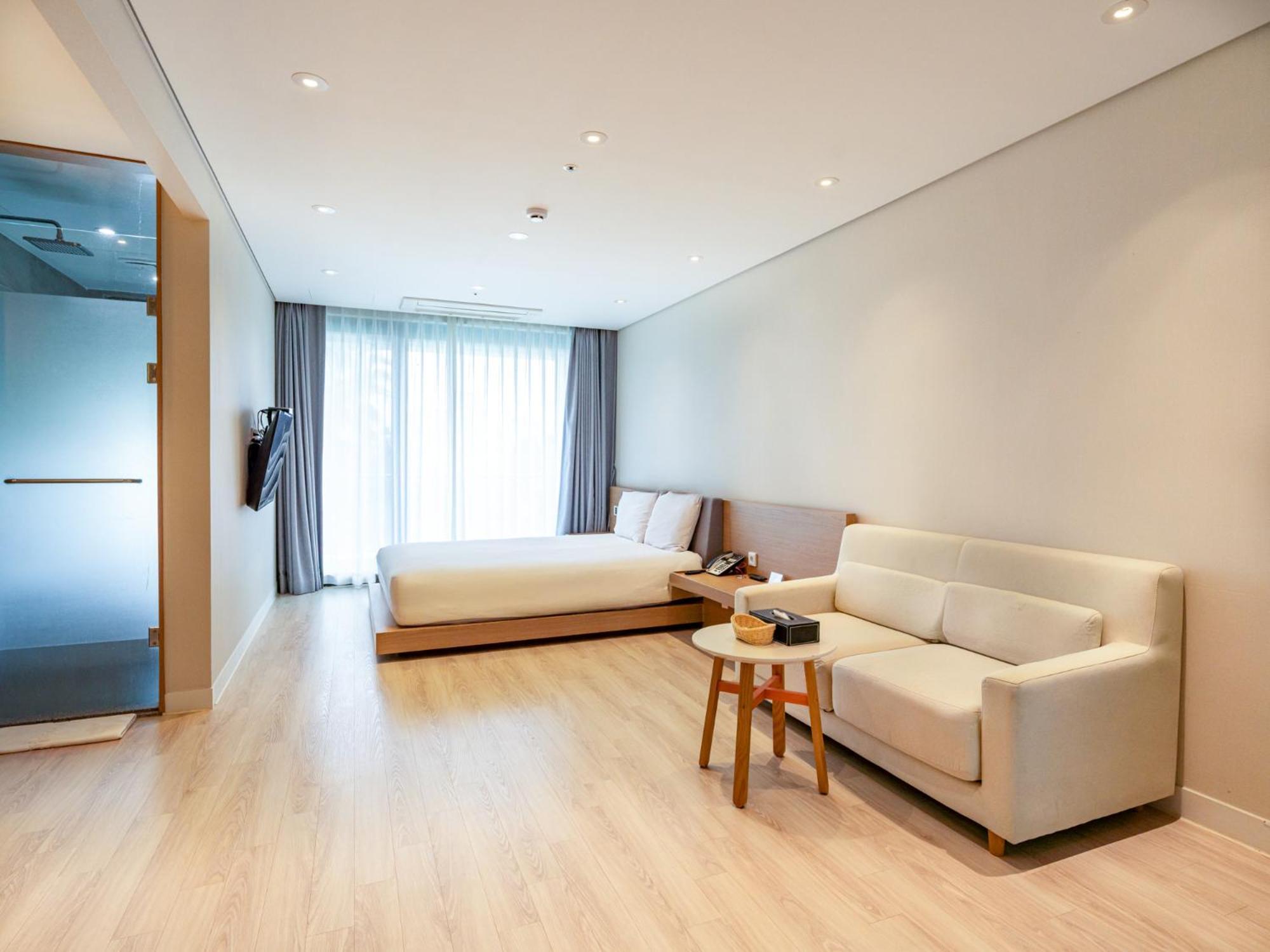 Jeju Attirance Hotel & Poolvilla Сеогвипо Екстериор снимка